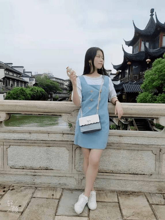 白小姐449999精準(zhǔn)一句詩，探索美麗與智慧的交融