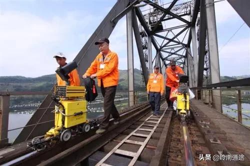急招鐵路工人最新，行業(yè)現(xiàn)狀與發(fā)展趨勢(shì)下的機(jī)遇與挑戰(zhàn)